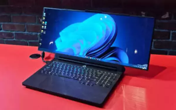 Lenovo、16型が24型に伸びるディスプレイを備えた「Legion Pro Rollable Concept 16"」