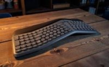立体カーブと分割キー配列を採用した無線エルゴノミクスキーボード、ユニークから