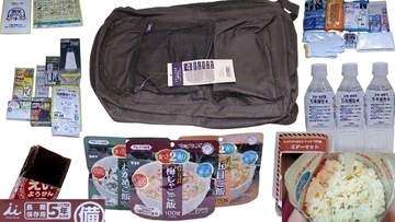 Amazon人気の防災グッズで1日避難生活！非常食/非常用トイレ/エアーベッド等をガチ体験してみた