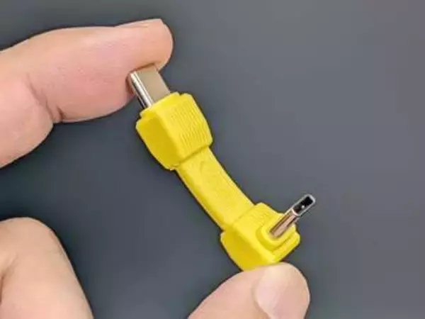 【やじうまミニレビュー】4.2cmで80Gbps/240W対応。USB4ケーブル「ちょびフィット」を試す