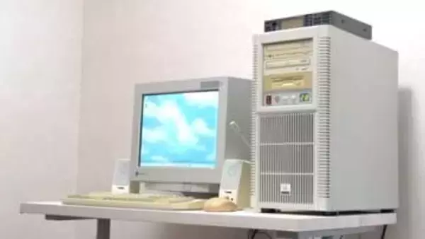 IDEケーブルに緑基板！レトロなケース「FLP02」で'90年代風自作PCを組む