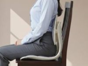 可動式背もたれを採用した姿勢サポートチェア