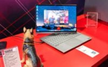 何その魔法。コンコンと叩くと画面が開く「ThinkBook Plus Gen 7 Auto Twist」