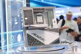 GIGABYTE、金属3Dプリントを使ったマザーや16型画面付きケースなど