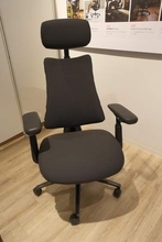 ファン入り座面で長時間座っても蒸れないオフィスチェア「LiberNovo Omni Pro」