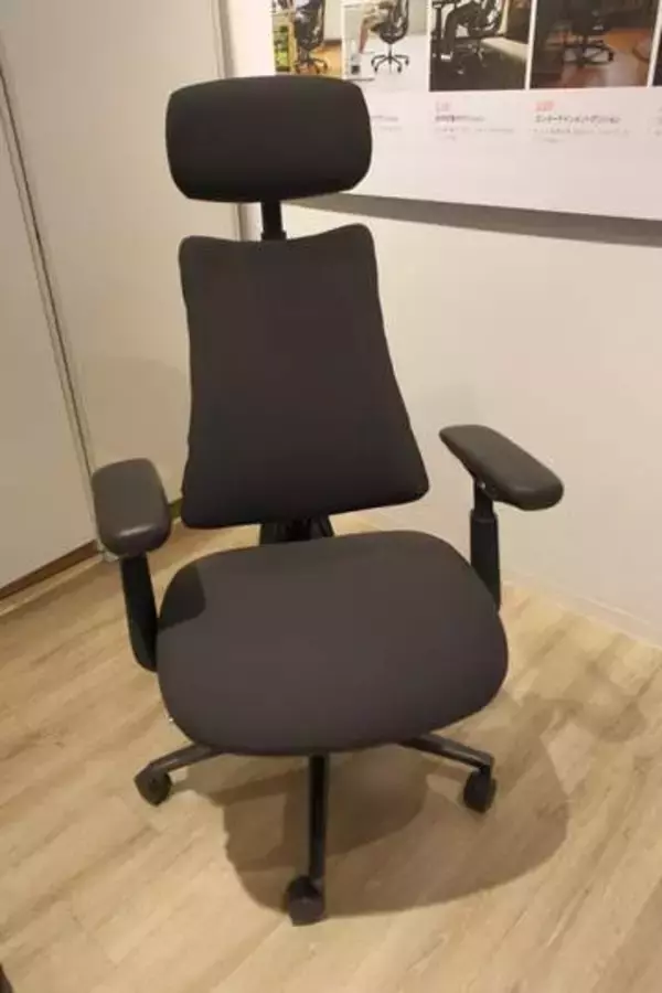 ファン入り座面で長時間座っても蒸れないオフィスチェア「LiberNovo Omni Pro」