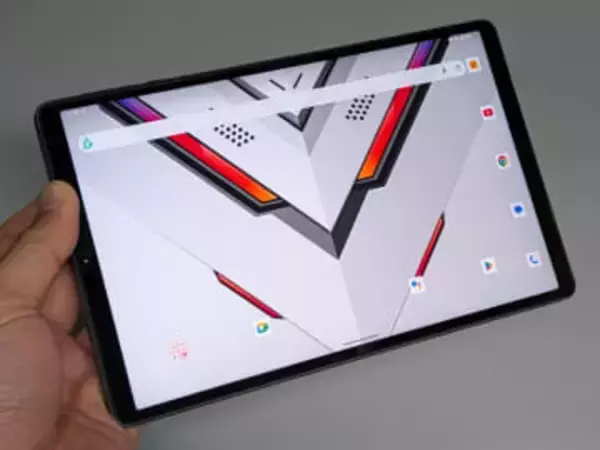 【山口真弘の電子書籍タッチアンドトライ】ハイエンドに近い性能で実売5万円前後！8.8型の2.5K対応Androidタブレット「Headwolf Titan 1」を試す