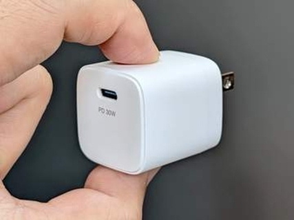 【やじうまミニレビュー】安すぎ！ダイソー880円の30W USB PD充電器を検証。実用性は他社製に勝る？