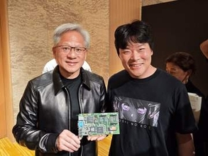 【やじうまPC Watch】NVIDIAのジェンスン・フアンCEOに、NV1搭載のEDGE 3Dにサインをいただきました！