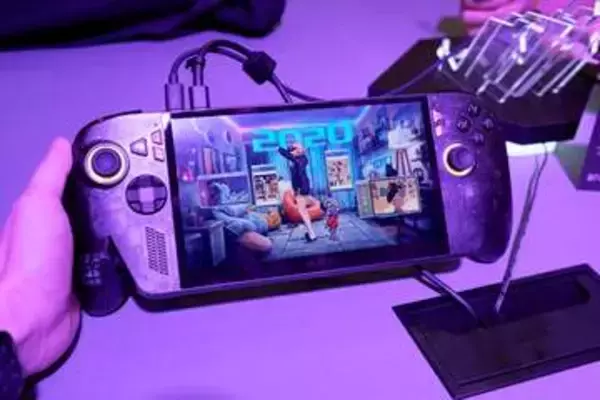 有機ELになって大画面化した「ROG Xbox Ally X20」登場