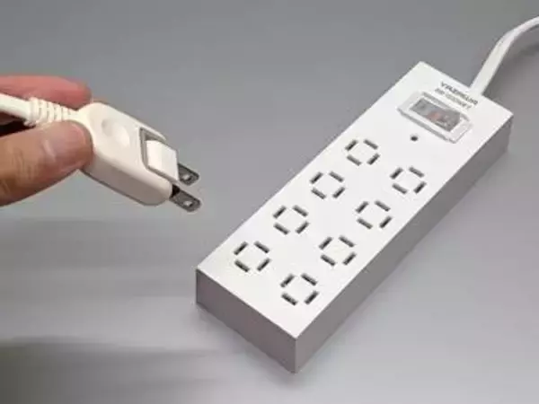【やじうまミニレビュー】干渉知らずの電源タップ、縦横挿し＆半口ずらし対応で実売4千円弱。使ってみた結果は？