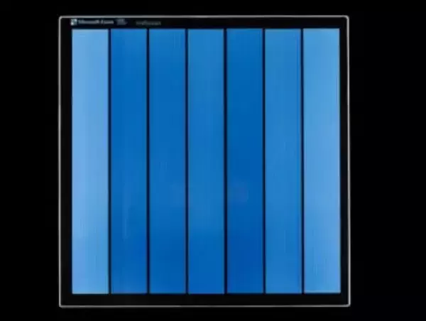 Microsoft、安価なガラスでも1万年データを保存できる技術