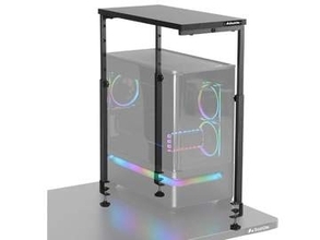 排気や視界を遮らずにPC上に物が置ける。Bauhutteの3本脚ラック