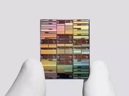 1nm未満の微細化へ、IBMが「ナノスタック」技術の0.7nm世代で性能約50%向上