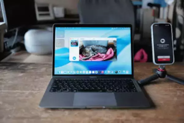 【Mac Info】Mac+iPhoneが「最強のデジタルルーペ」に。文字拡大や読み上げもできる新アプリ「拡大鏡」活用術