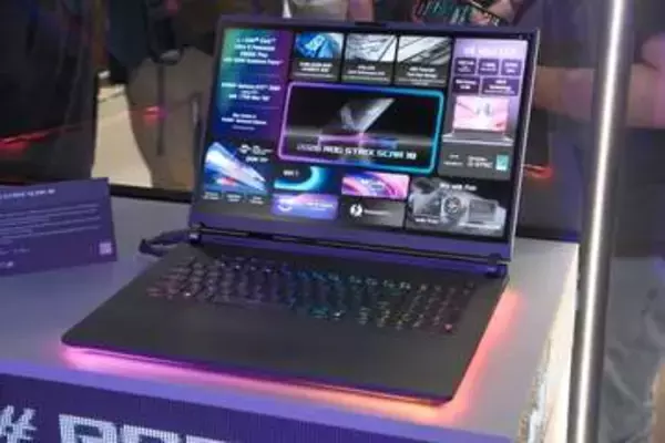 ASUS、消費電力320Wの18型フラグシップゲーミングノート「ROG Strix SCAR 18」