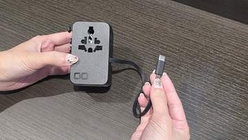 海外出張はこれ1つ。4種変換プラグ+65W給電対応巻取りケーブル内蔵のアダプタ