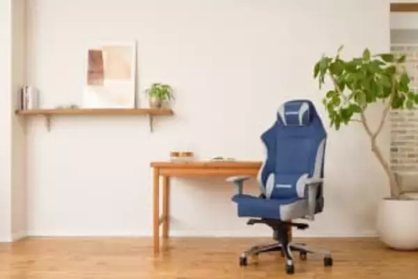 AKRacing、スエード調ファブリック張地採用のゲーミングチェア