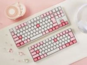 Akko、KizunaAIコラボのゲーミングキーボード