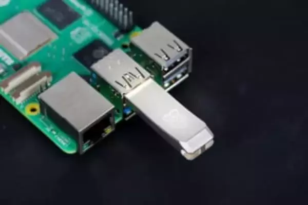 Raspberry Pi公式USBメモリ登場。高耐久で持続ライト速度も公開