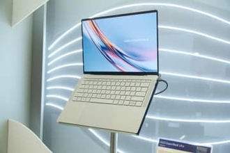 Core Ultraシリーズ3搭載で990gの軽量薄型ビジネスノート「ExpertBook Ultra」