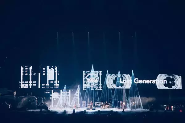 アジカン30周年、満場の有明アリーナが揺れた！「新世紀のラブソング」から始まった圧巻のステージ【オフィシャルレポート】