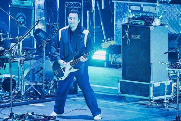 アジカン30周年、満場の有明アリーナが揺れた！「新世紀のラブソング」から始まった圧巻のステージ【オフィシャルレポート】