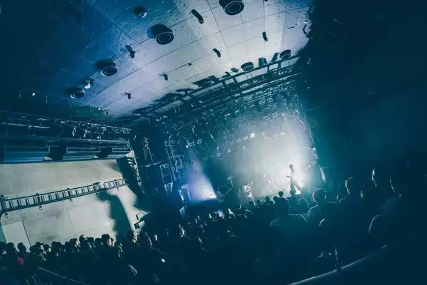 Hammer Head Sharkが魅せる感情の渦と美しい音の融合「音楽をやっている間だけは正しく愛せる」ゲストにHedigan’sを迎えた渋谷WWWをレポート