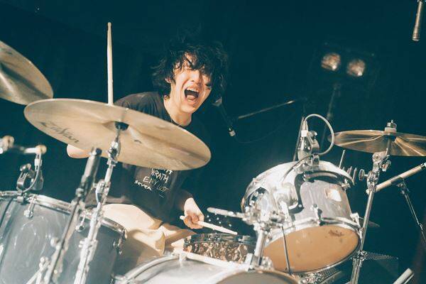 Hammer Head Sharkが魅せる感情の渦と美しい音の融合「音楽をやっている間だけは正しく愛せる」ゲストにHedigan’sを迎えた渋谷WWWをレポート