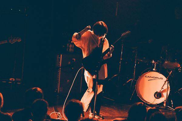 Hammer Head Sharkが魅せる感情の渦と美しい音の融合「音楽をやっている間だけは正しく愛せる」ゲストにHedigan’sを迎えた渋谷WWWをレポート