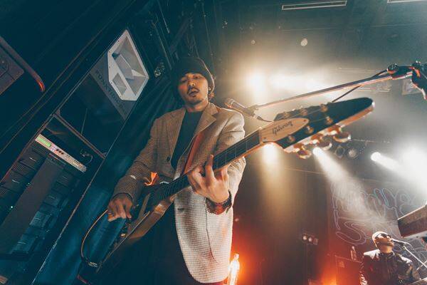 Hammer Head Sharkが魅せる感情の渦と美しい音の融合「音楽をやっている間だけは正しく愛せる」ゲストにHedigan’sを迎えた渋谷WWWをレポート