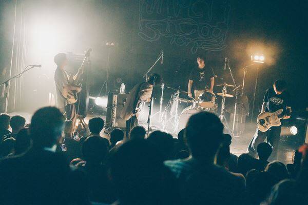 Hammer Head Sharkが魅せる感情の渦と美しい音の融合「音楽をやっている間だけは正しく愛せる」ゲストにHedigan’sを迎えた渋谷WWWをレポート