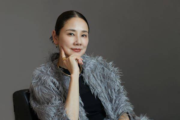 ブルータス、ハムレットを経て――吉田羊、シリーズ三作目で“悪の権化”『リチャード三世』に