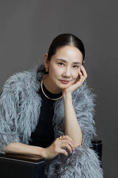 ブルータス、ハムレットを経て――吉田羊、シリーズ三作目で“悪の権化”『リチャード三世』に