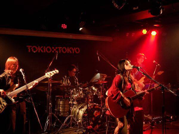 新たな“ロックなラナメリサ”を鮮烈に示した一夜　ゲストにREJAYを迎えた自主企画〈太陽に妬かれて Vol.3〉開催【オフィシャルレポート】