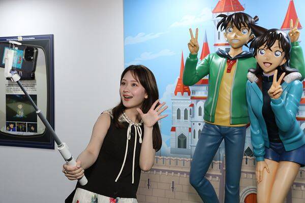 横浜流星＆畑芽育がアニメ『名探偵コナン』30年の歴史を堪能　青山剛昌直筆の色紙プレゼントに大興奮！