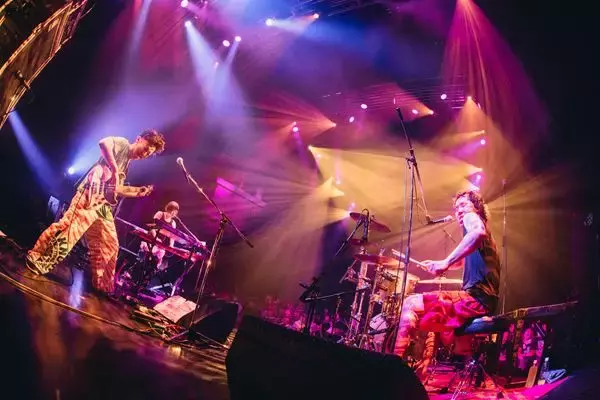 【ライブレポート】モーモールルギャバン20周年 × ゲイリー・ビッチェ生誕祭！Zepp Shinjukuで魅せた”愛溢れる力強い宣言”と多幸感に包まれた熱狂の一夜