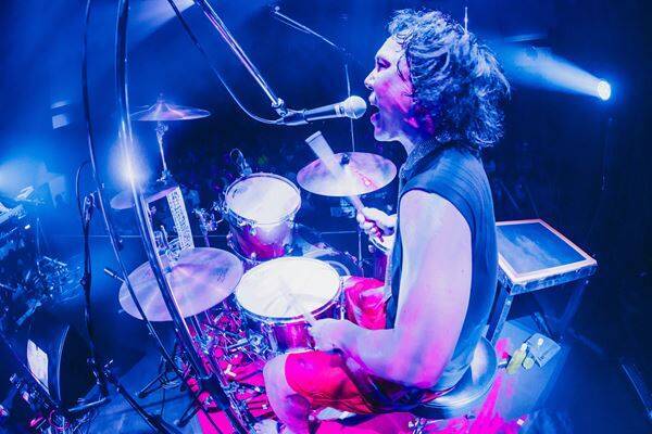 【ライブレポート】モーモールルギャバン20周年 × ゲイリー・ビッチェ生誕祭！Zepp Shinjukuで魅せた”愛溢れる力強い宣言”と多幸感に包まれた熱狂の一夜