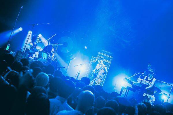 【ライブレポート】モーモールルギャバン20周年 × ゲイリー・ビッチェ生誕祭！Zepp Shinjukuで魅せた”愛溢れる力強い宣言”と多幸感に包まれた熱狂の一夜