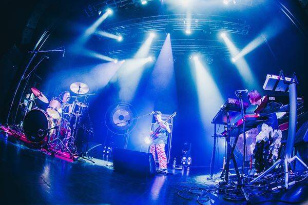 【ライブレポート】モーモールルギャバン20周年 × ゲイリー・ビッチェ生誕祭！Zepp Shinjukuで魅せた”愛溢れる力強い宣言”と多幸感に包まれた熱狂の一夜