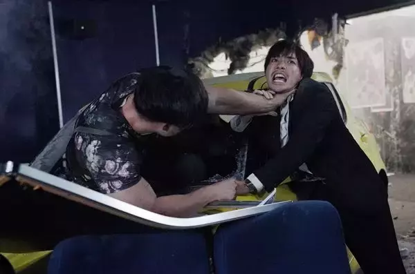 成宮寛貴vs青木マッチョが命がけの死闘！ 『藁にもすがる獣たち』本編映像公開