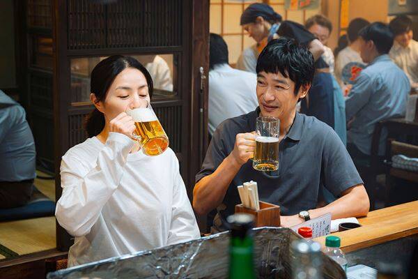 なんて切ないラブストーリー…堺雅人と井川遥の『平場の月』、中学時代の初恋相手とめぐり逢って──【おとなの映画ガイド】