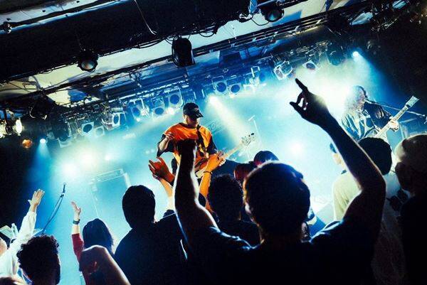 『Grasshopper vol.39』最も激しく、最も自由な一夜――Dimrays、Earthists.、The Cards I Playが渋谷で共鳴した熱狂のライブレポート