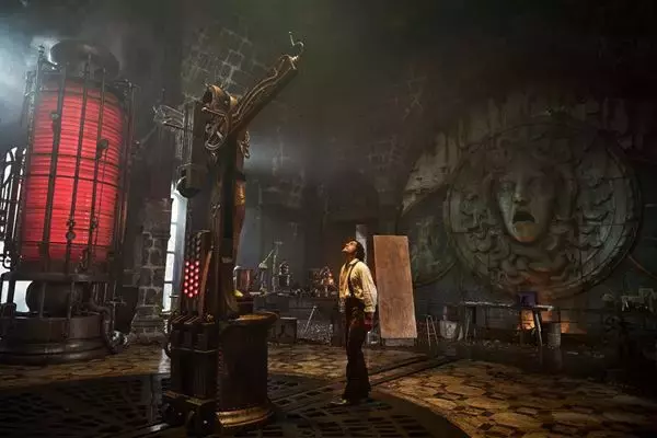 『フランケンシュタイン』本予告編＆場面写真公開　ギレルモ・デル・トロ監督よりコメントも到着