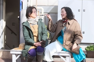 文学座アトリエの会『Fefu and Her Friends』開幕　回遊しながら8人の女性の心の奥底を目撃する