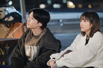西畑大吾×福本莉子『時給三〇〇円の死神』新たな場面写真公開　儚げ表情＆キュートな笑顔も