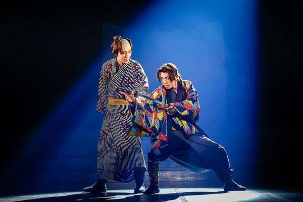 日本のエンタメ全部盛り！ 早乙女太一率いる劇団朱雀『OMIAKASHI』開幕　TOKYO INSIDE CLUB／OTOGIの再演も決定