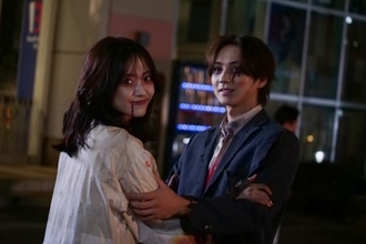 吉野北人と鈴木愛理がハロウィンで“ゾンビメイク”に！『昨夜は殺れたかも』舞台裏を捉えたオフショット一挙公開