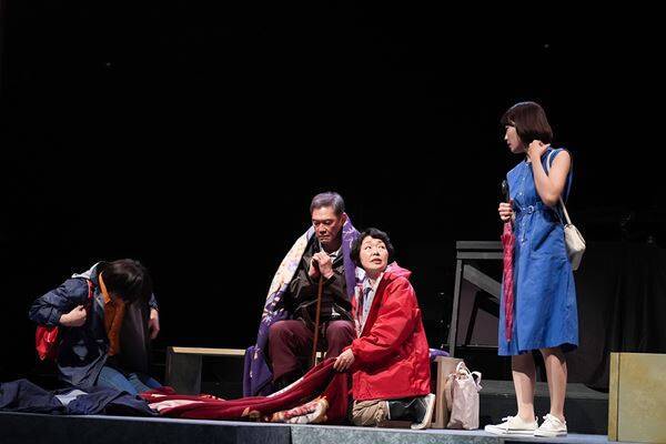 小林聡美「西池袋に嵐が吹き荒れます！」 伝説のドラマを舞台化した『岸辺のアルバム』開幕