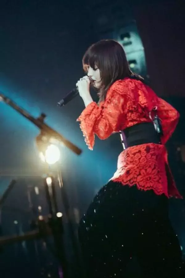 家入レオ全国ツアーファイナルにUNISON SQUARE GARDEN・斎藤宏介がサプライズ登場！ フィーチャリング曲をふたりで初パフォーマンス！